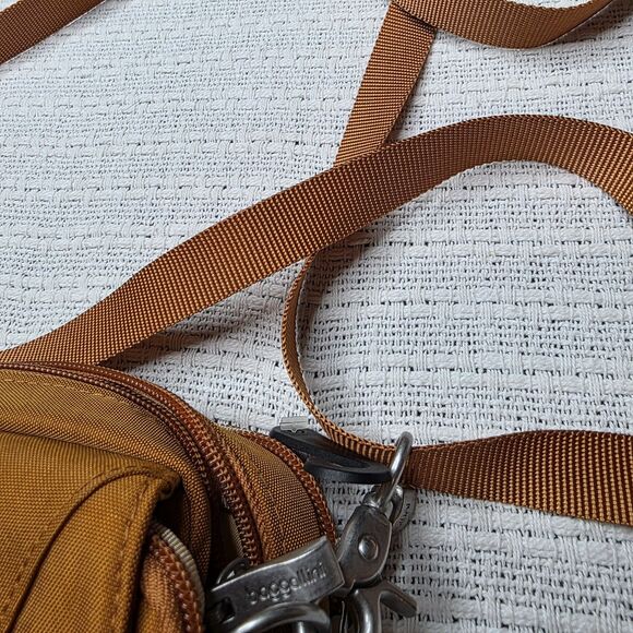 NWT Baggallini Globetrotter Mini Crossbody Tan Adjustable Travel Lightweight - Picture 11 of 16